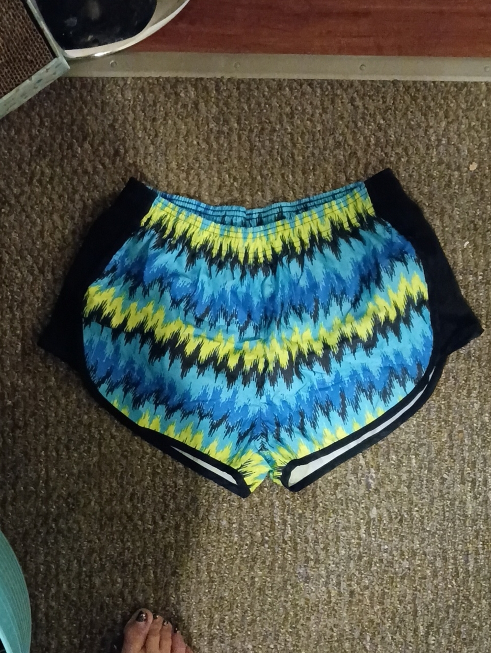 Zone Pro Women's Blue & Yellow Patterned Athletic Shorts Size Medium